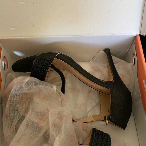 Black heels - Picture 4 of 5